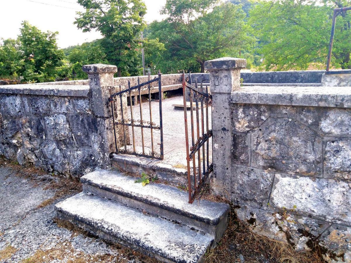 Country House "Lipa" Komarno Virpazar Exterior foto